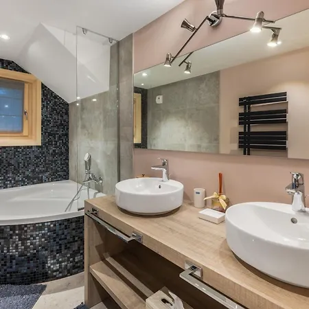 Apartment 100m² Centre Megeve, 3 En Suites, Parking, Jardin - Fr-1-569-168 *